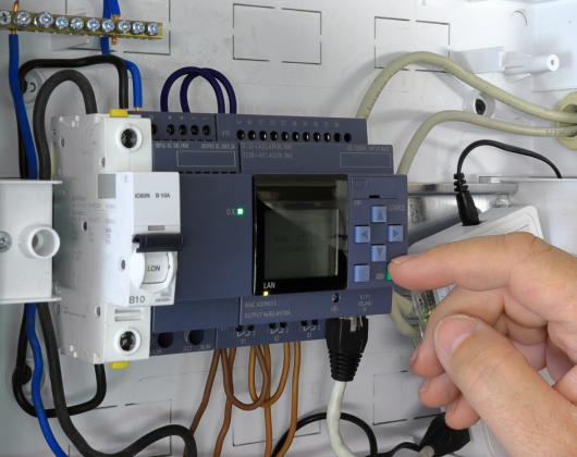Programmējamo Loģisko kontrolleru (PLC) programmēšana ar digitālo programmēšanas rīku Zelio Soft 2 attālināti