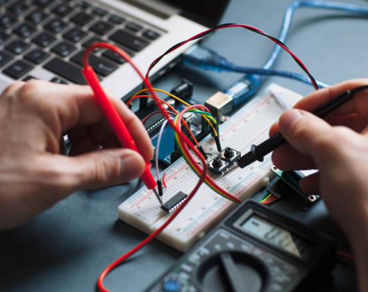 Programmējamie mikrokontrolleri ARDUINO UNO