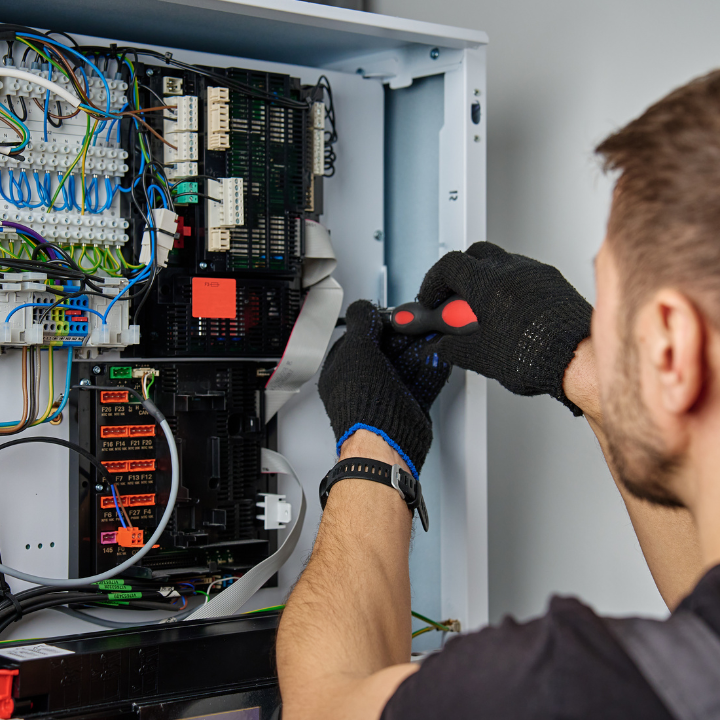 Spriegumaktīvie darbi līdz 1 kV