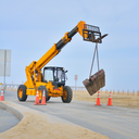 Teleskopiskā autoiekrāveja operators