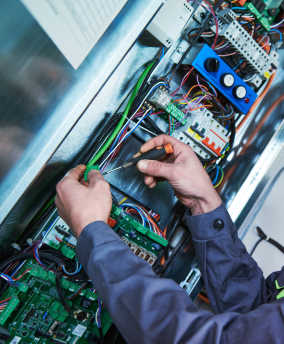 [4890] Liftu elektromehāniķis